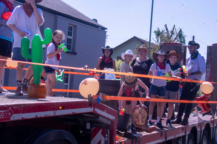 The Cross Inn'scowboy-themed float.