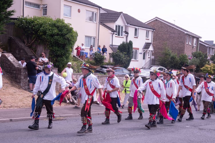 Eynsham Morris in the carnival parade.