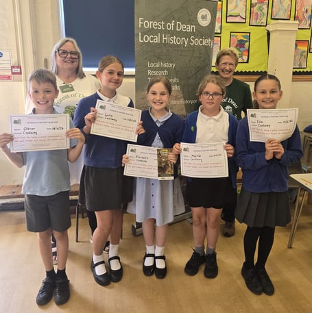 Coalway School Finalist Quiz Team. Oscar, Lola, Florence, Marlie, Isla with Sue Newton and Sue Middleton
