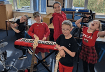 Discover kids' hit songs from SMASH HIT school