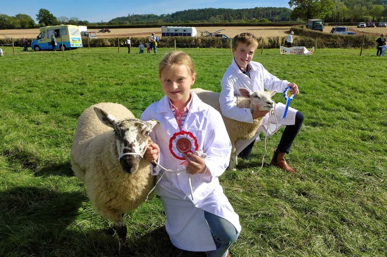 Young handler winners with Nia Powell first and Ellis Parry second