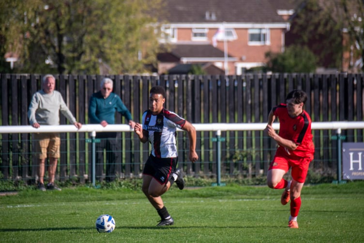Goal scorer Arthur Nkumrah takes on the Carterton defence.