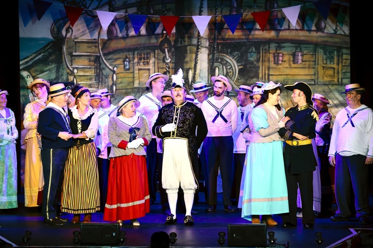 Monmouth Music Theatre delighted the audience with a lively production of HMS Pinafore.